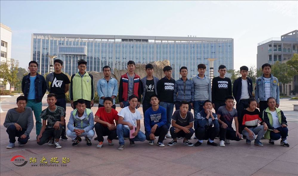 ��ÿλ������һ����ĸ���������