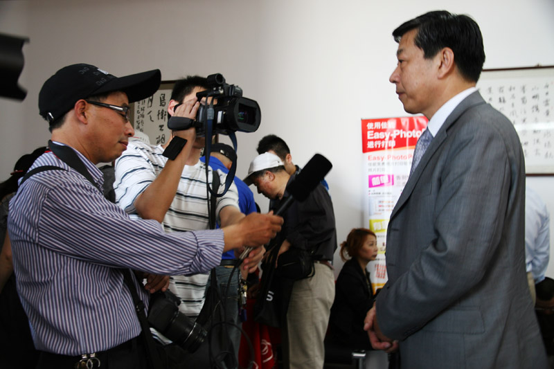 ����Ԫ��ʦ�ڽ���ý��ɷ�